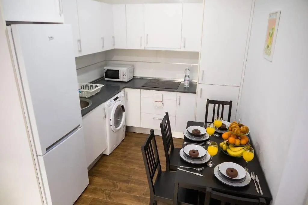 Monteleon Apartments ! Malaga